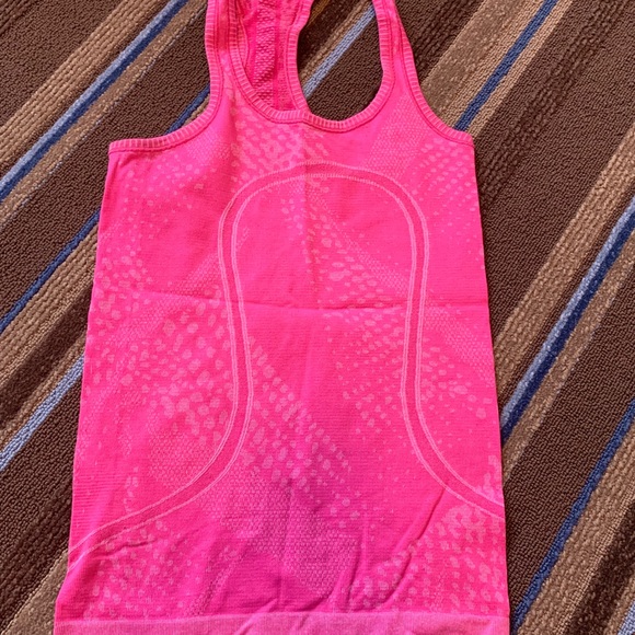 Lululemon top - Picture 3 of 5
